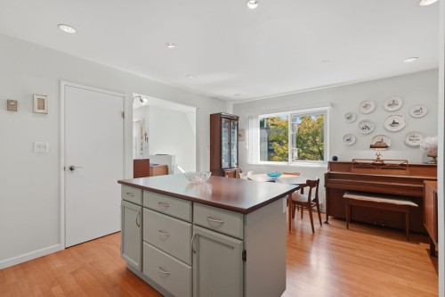 1344 7Th Avenue W, Vancouver, BC - Indoor