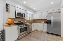 713 Appleyard Court  Port Moody, BC V3H 3X1