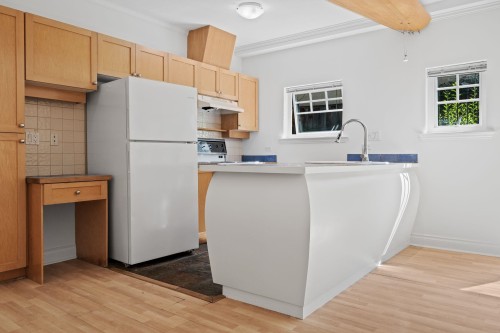 3027 7Th Avenue W, Vancouver, BC - Indoor Photo Showing Kitchen