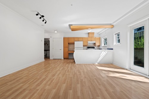 3027 7Th Avenue W, Vancouver, BC - Indoor Photo Showing Kitchen