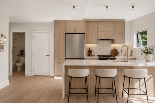 3027 7Th Avenue W, Vancouver, BC - Indoor Photo Showing Kitchen With Upgraded Kitchen