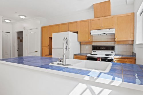 3027 7Th Avenue W, Vancouver, BC - Indoor Photo Showing Kitchen