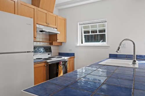 3027 7Th Avenue W, Vancouver, BC - Indoor Photo Showing Kitchen
