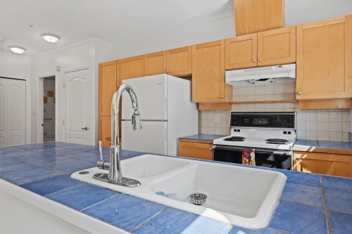 3027 7Th Avenue W, Vancouver, BC - Indoor Photo Showing Kitchen