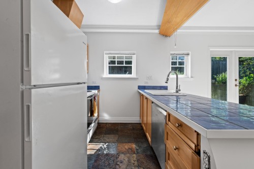 3027 7Th Avenue W, Vancouver, BC - Indoor Photo Showing Kitchen