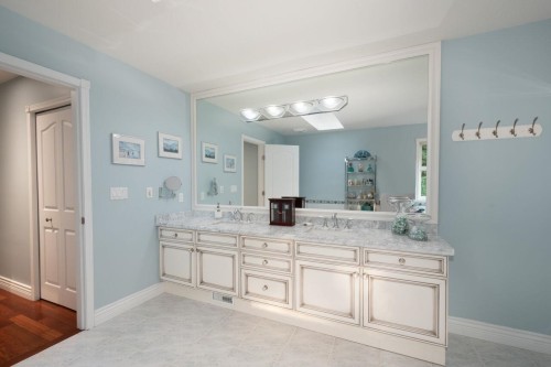 51 Wilkes Creek Drive, Port Moody, BC - Indoor Photo Showing Bathroom