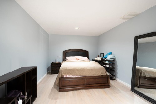 51 Wilkes Creek Drive, Port Moody, BC - Indoor Photo Showing Bedroom