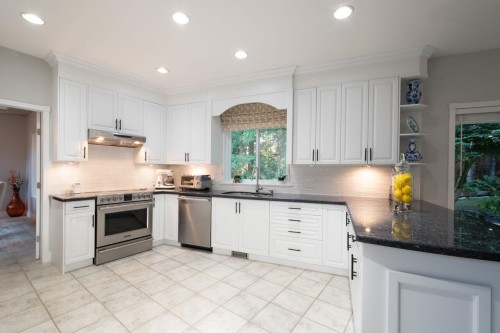 51 Wilkes Creek Drive, Port Moody, BC - Indoor Photo Showing Kitchen With Upgraded Kitchen