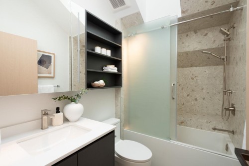 3122 11Th Avenue W, Vancouver, BC - Indoor Photo Showing Bathroom