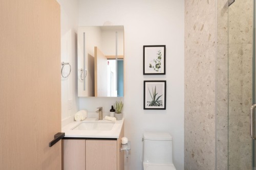 3122 11Th Avenue W, Vancouver, BC - Indoor Photo Showing Bathroom