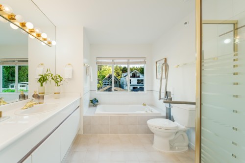 4682 14Th Avenue W, Vancouver, BC - Indoor Photo Showing Bathroom