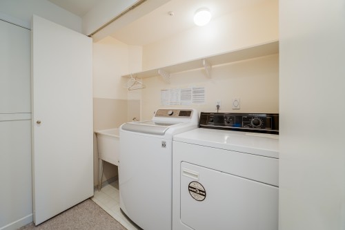 4682 14Th Avenue W, Vancouver, BC - Indoor Photo Showing Laundry Room