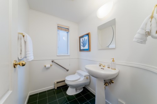 4682 14Th Avenue W, Vancouver, BC - Indoor Photo Showing Bathroom