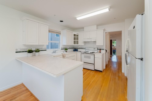 4682 14Th Avenue W, Vancouver, BC - Indoor Photo Showing Kitchen