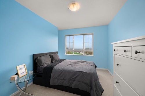27-1338 Hames Crescent, Coquitlam, BC - Indoor Photo Showing Bedroom
