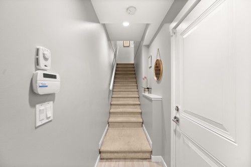 27-1338 Hames Crescent, Coquitlam, BC - Indoor Photo Showing Other Room