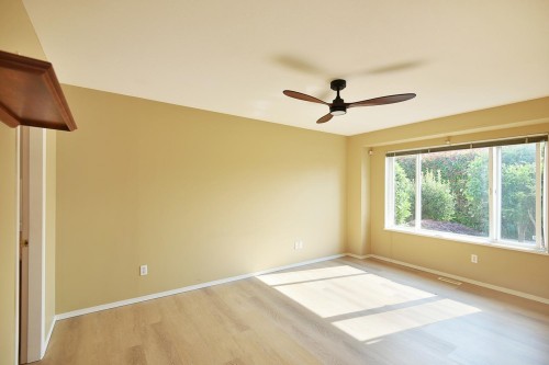 4871 Blueberry Place, Sechelt, BC - Indoor Photo Showing Other Room