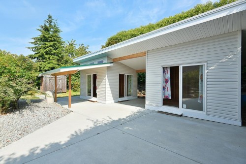 4871 Blueberry Place, Sechelt, BC - Outdoor