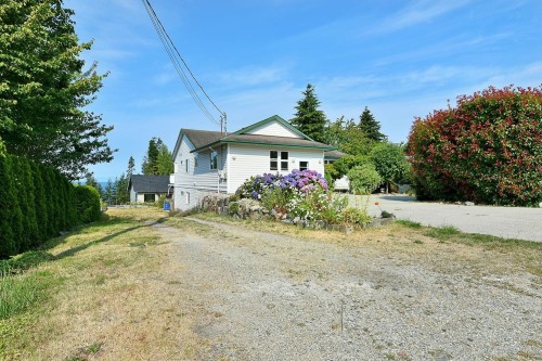 4871 Blueberry Place, Sechelt, BC - Outdoor