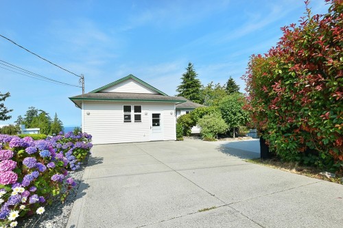 4871 Blueberry Place, Sechelt, BC - Outdoor