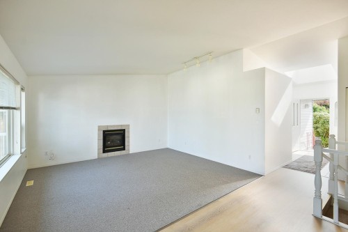 4871 Blueberry Place, Sechelt, BC - Indoor With Fireplace