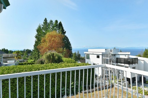 4871 Blueberry Place, Sechelt, BC - Outdoor