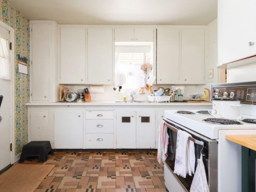 8510 Montcalm Street, Vancouver, BC - Indoor Photo Showing Kitchen