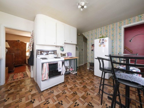 8510 Montcalm Street, Vancouver, BC - Indoor Photo Showing Kitchen
