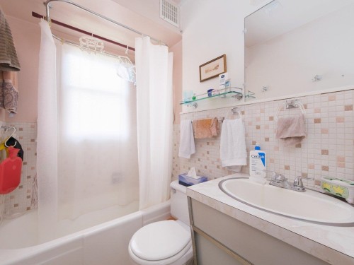 8510 Montcalm Street, Vancouver, BC - Indoor Photo Showing Bathroom