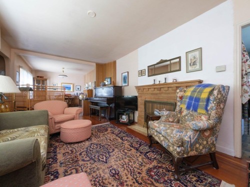 8510 Montcalm Street, Vancouver, BC - Indoor Photo Showing Living Room With Fireplace