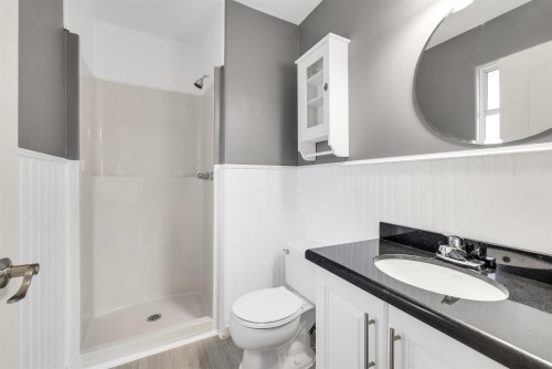 23003 Reid Avenue, Maple Ridge, BC - Indoor Photo Showing Bathroom