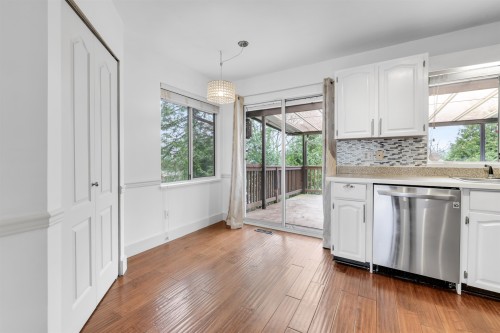 23003 Reid Avenue, Maple Ridge, BC - Indoor Photo Showing Kitchen