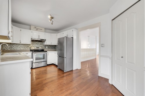 23003 Reid Avenue, Maple Ridge, BC - Indoor Photo Showing Kitchen