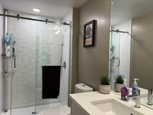 516-38033 Second Avenue, Squamish, BC - Indoor Photo Showing Bathroom