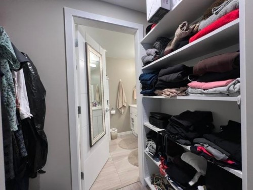 516-38033 Second Avenue, Squamish, BC - Indoor With Storage