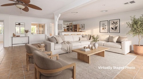 1454 Sowden Street, North Vancouver, BC - Indoor Photo Showing Living Room