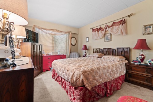 1454 Sowden Street, North Vancouver, BC - Indoor Photo Showing Bedroom