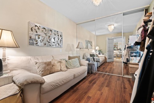 1454 Sowden Street, North Vancouver, BC - Indoor Photo Showing Living Room