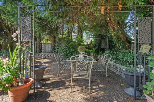 1454 Sowden Street, North Vancouver, BC - Outdoor