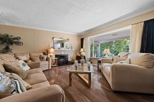 1454 Sowden Street, North Vancouver, BC - Indoor Photo Showing Living Room With Fireplace