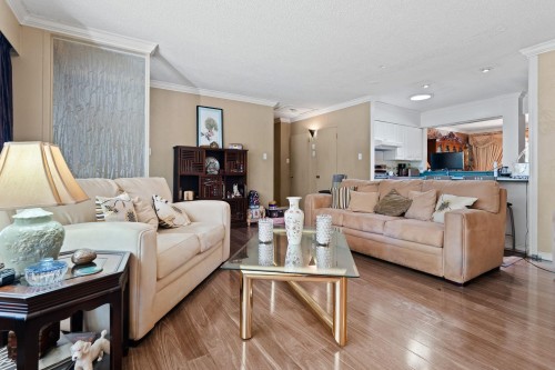 1454 Sowden Street, North Vancouver, BC - Indoor Photo Showing Living Room