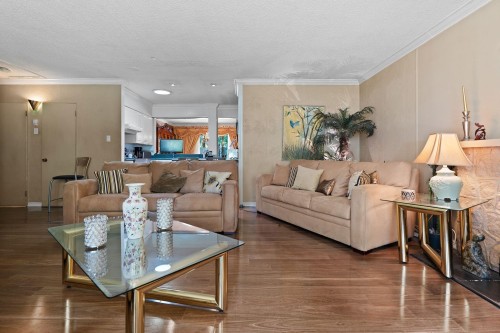 1454 Sowden Street, North Vancouver, BC - Indoor Photo Showing Living Room