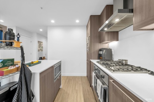 1105-2351 Beta Avenue, Burnaby, BC - Indoor Photo Showing Kitchen
