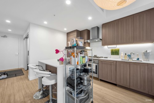 1105-2351 Beta Avenue, Burnaby, BC - Indoor