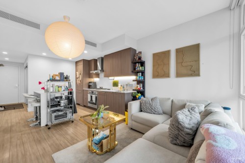 1105-2351 Beta Avenue, Burnaby, BC - Indoor Photo Showing Living Room