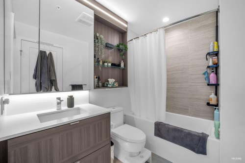1105-2351 Beta Avenue, Burnaby, BC - Indoor Photo Showing Bathroom