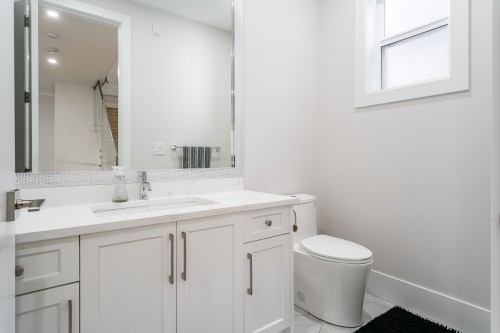 3409 Victoria Drive, Coquitlam, BC - Indoor Photo Showing Bathroom