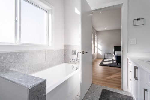 3409 Victoria Drive, Coquitlam, BC - Indoor Photo Showing Bathroom