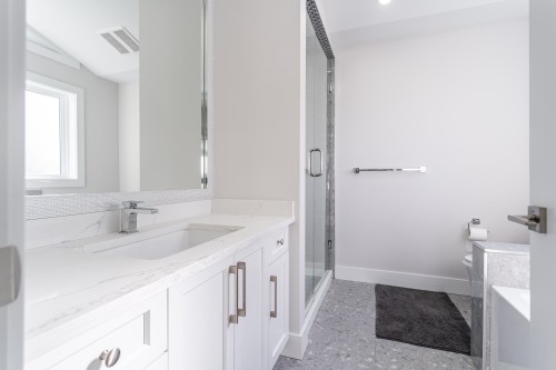 3409 Victoria Drive, Coquitlam, BC - Indoor Photo Showing Bathroom