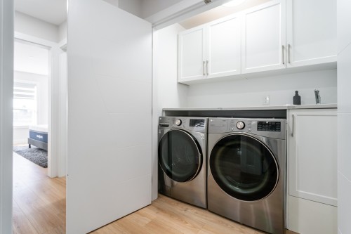 3409 Victoria Drive, Coquitlam, BC - Indoor Photo Showing Laundry Room